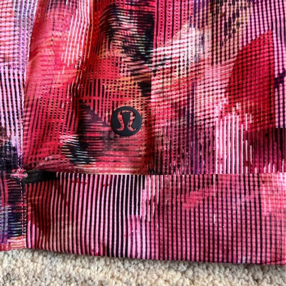 Lululemon Spring Break Away Short Size 4 - Picture 8 of 9